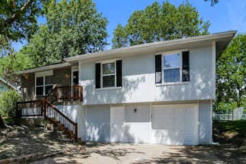 806 SE 19th St Oak Grove, MO 64075